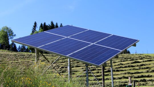 Les avantages et les inconvénients des panneaux solaires pour une Tiny House
