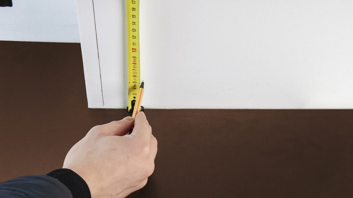 Comment poser des plinthes sur un mur ?